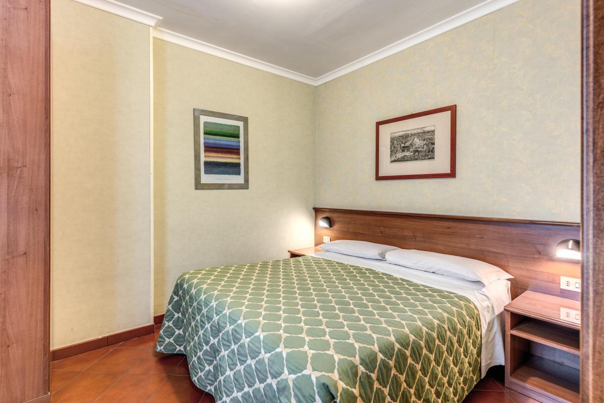 Hotel Corona Roma